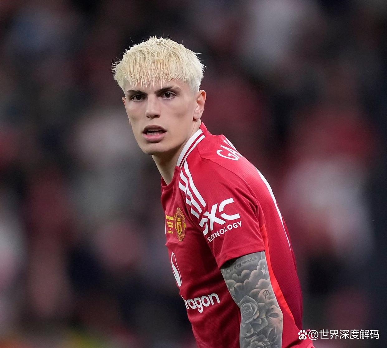 开云棋牌-包含浓眉哥关键时刻失利斯图加特转会期复出首秀，转会期曼联调整名单以备西甲瞬间刷屏的词条